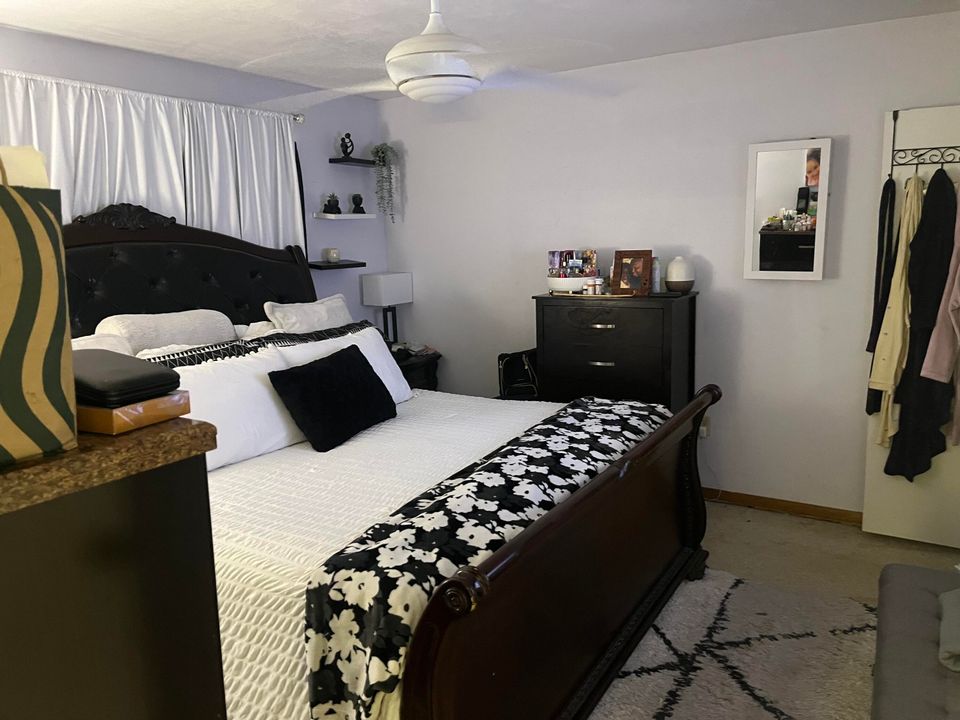 For Sale: $559,999 (4 beds, 2 baths, 2006 Square Feet)