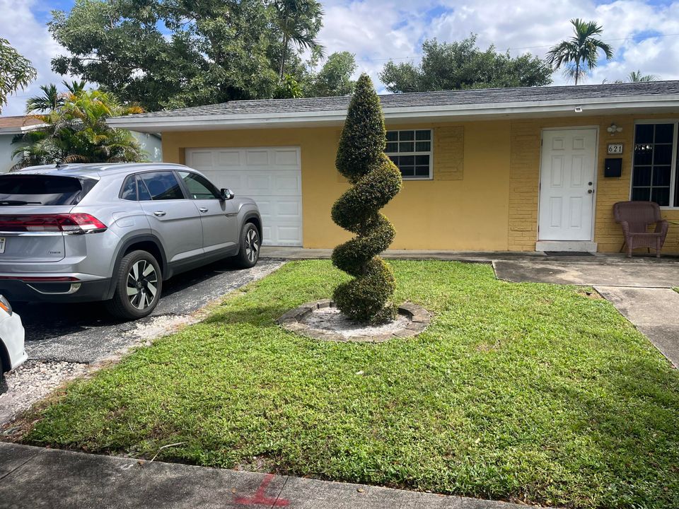 For Sale: $559,999 (4 beds, 2 baths, 2006 Square Feet)