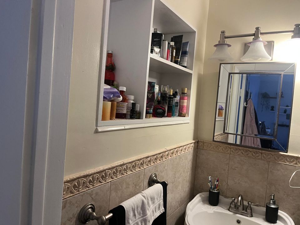 For Sale: $559,999 (4 beds, 2 baths, 2006 Square Feet)