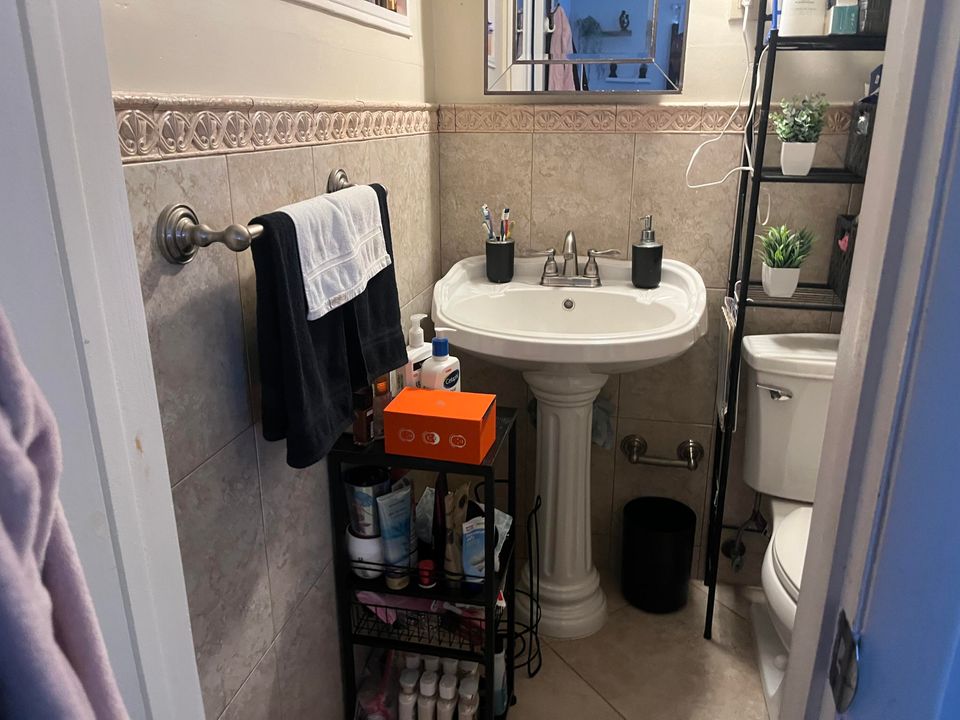 For Sale: $559,999 (4 beds, 2 baths, 2006 Square Feet)