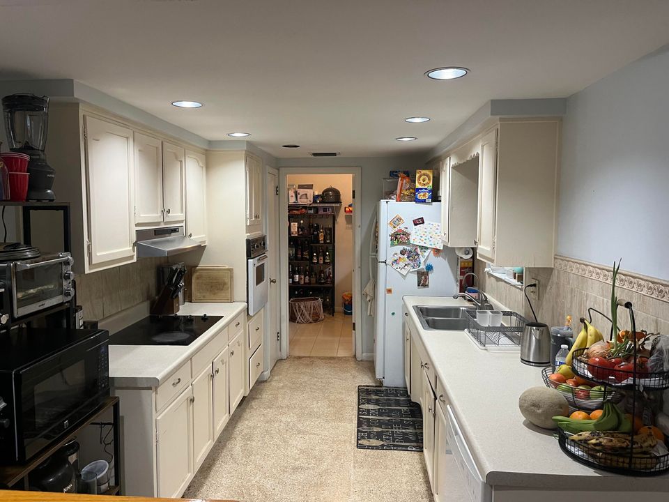 For Sale: $559,999 (4 beds, 2 baths, 2006 Square Feet)