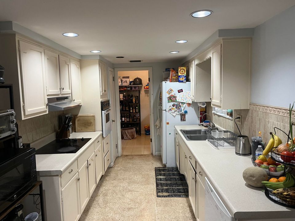 For Sale: $559,999 (4 beds, 2 baths, 2006 Square Feet)