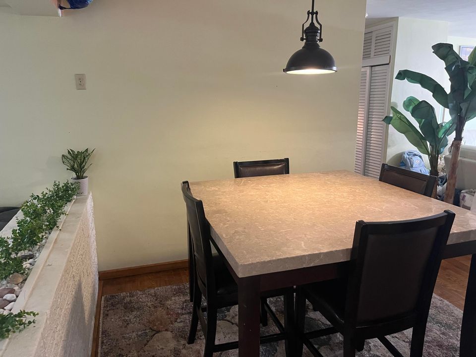 For Sale: $559,999 (4 beds, 2 baths, 2006 Square Feet)