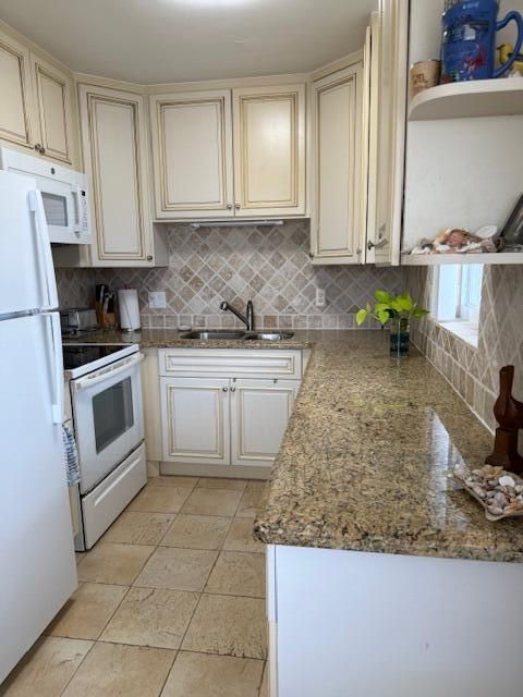 For Sale: $163,900 (2 beds, 1 baths, 819 Square Feet)