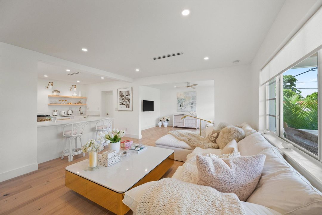 For Sale: $849,000 (2 beds, 2 baths, 1629 Square Feet)