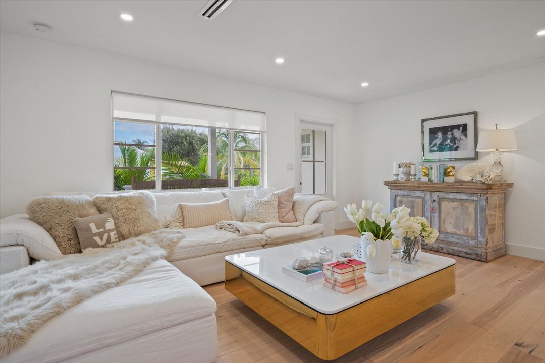 For Sale: $849,000 (2 beds, 2 baths, 1629 Square Feet)