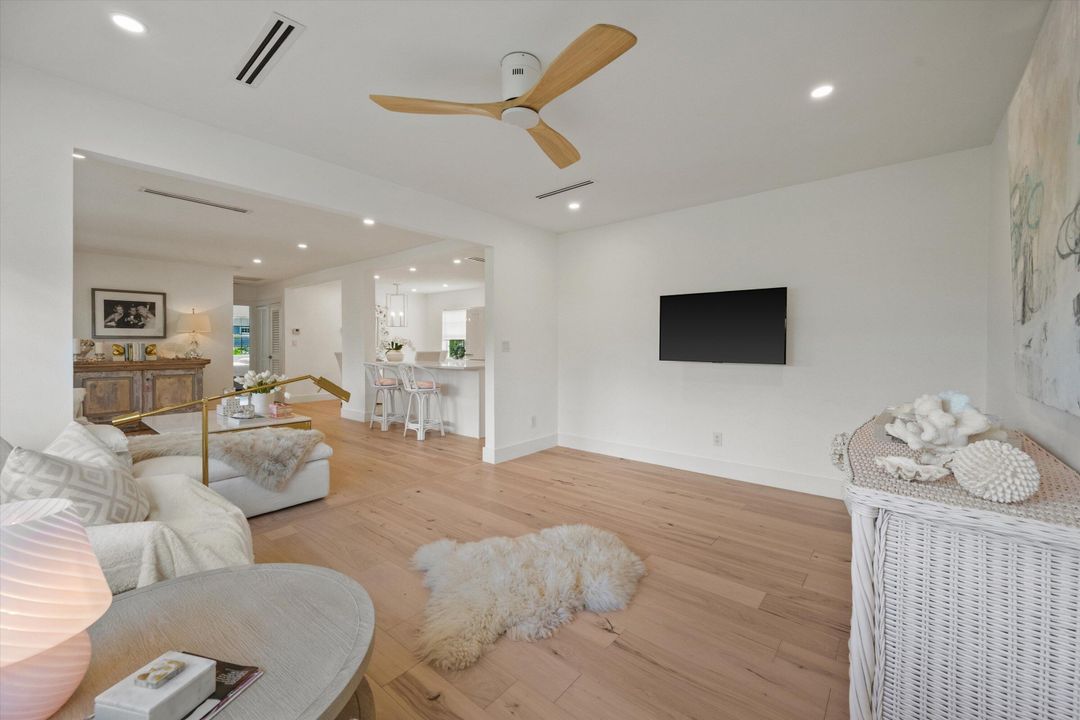 For Sale: $849,000 (2 beds, 2 baths, 1629 Square Feet)