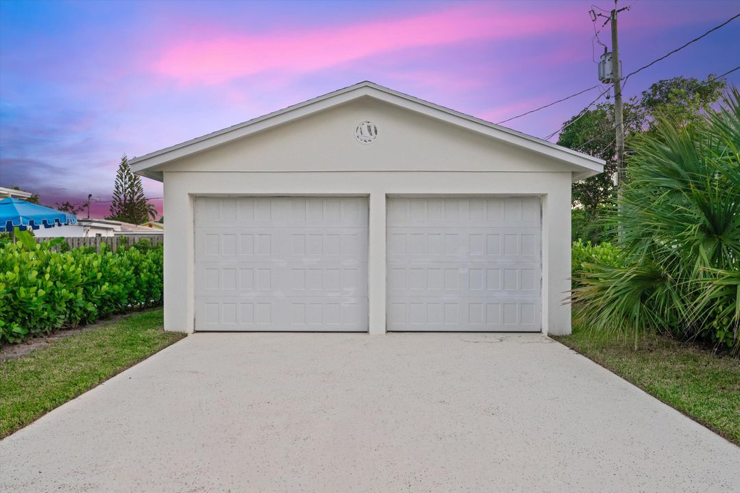 For Sale: $849,000 (2 beds, 2 baths, 1629 Square Feet)