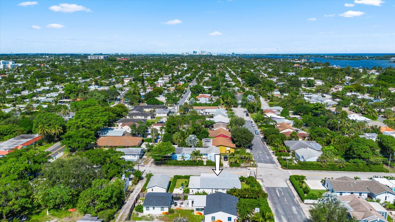 For Sale: $849,000 (2 beds, 2 baths, 1629 Square Feet)