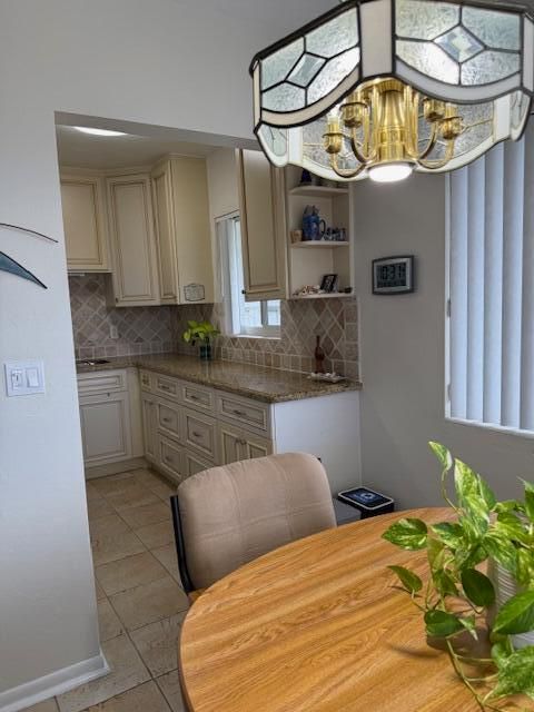 For Sale: $163,900 (2 beds, 1 baths, 819 Square Feet)