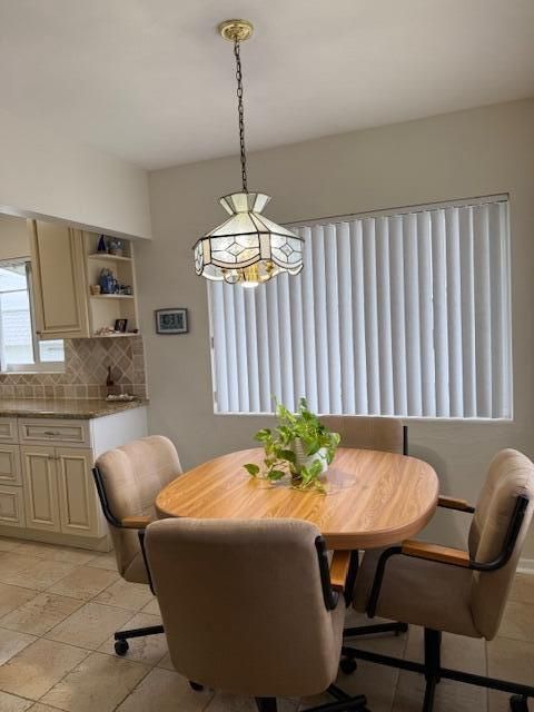 For Sale: $163,900 (2 beds, 1 baths, 819 Square Feet)