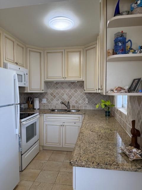 For Sale: $163,900 (2 beds, 1 baths, 819 Square Feet)
