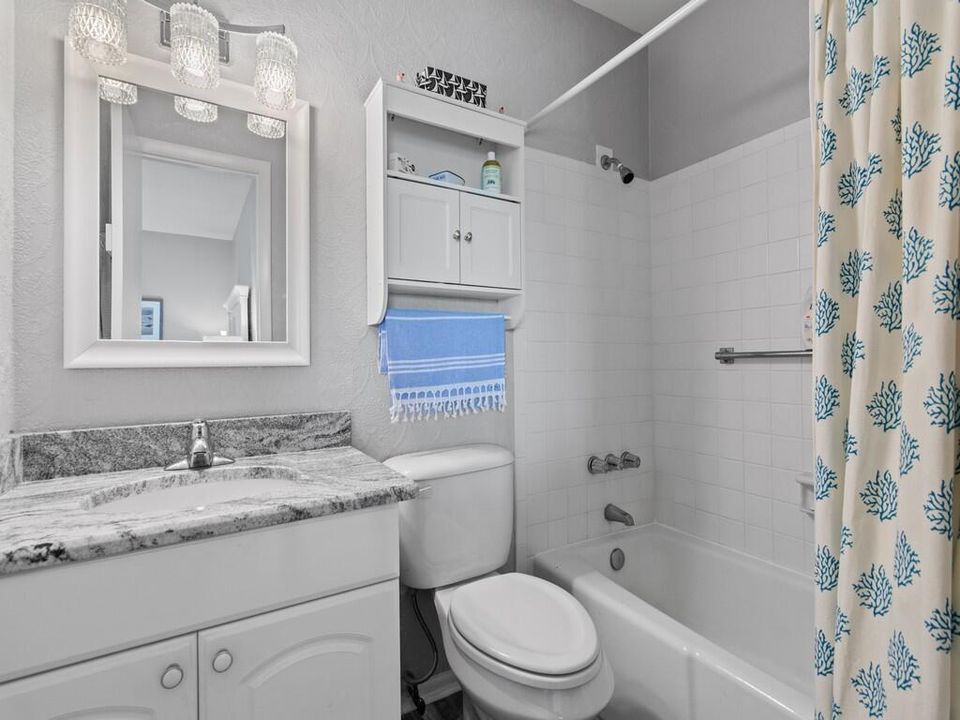 待售: $174,900 (1 贝兹, 1 浴室, 695 平方英尺)