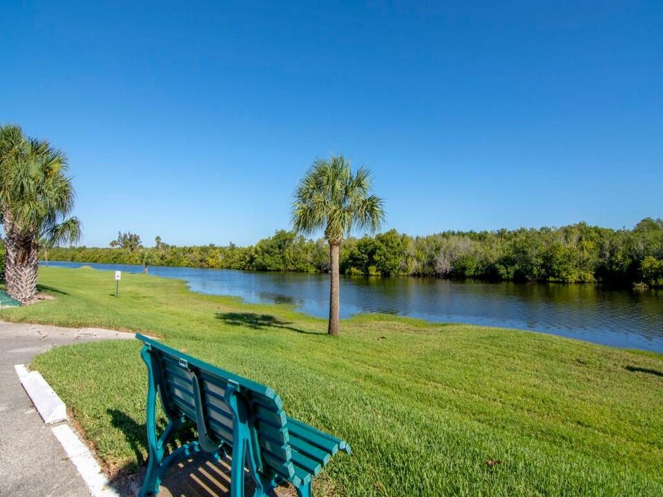 待售: $174,900 (1 贝兹, 1 浴室, 695 平方英尺)