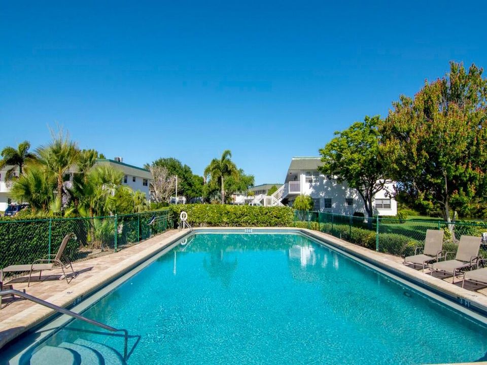 待售: $174,900 (1 贝兹, 1 浴室, 695 平方英尺)