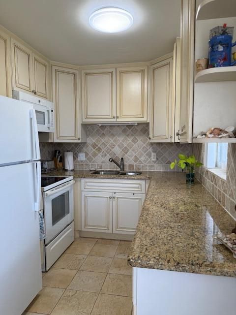 For Sale: $163,900 (2 beds, 1 baths, 819 Square Feet)