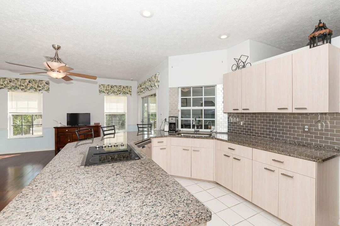 待售: $424,900 (3 贝兹, 2 浴室, 1960 平方英尺)