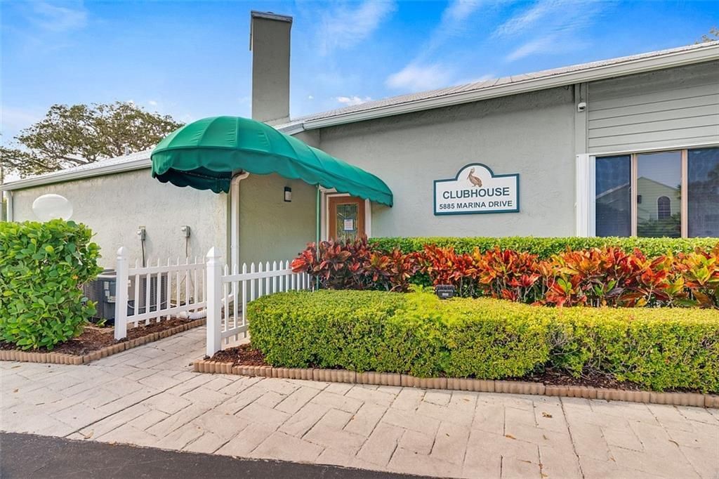 На продажу: $239,000 (2 спален, 2 ванн, 1060 Квадратных фут)