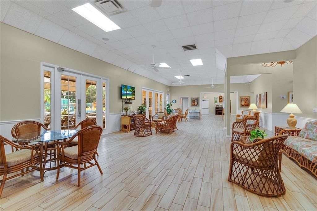 На продажу: $239,000 (2 спален, 2 ванн, 1060 Квадратных фут)