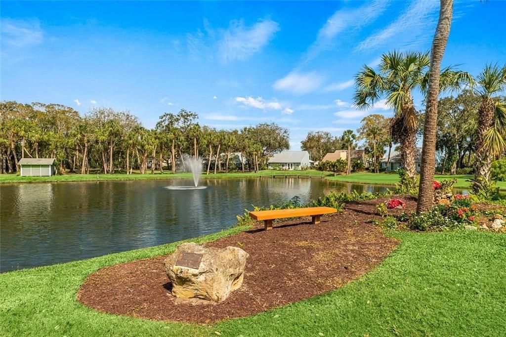 На продажу: $239,000 (2 спален, 2 ванн, 1060 Квадратных фут)