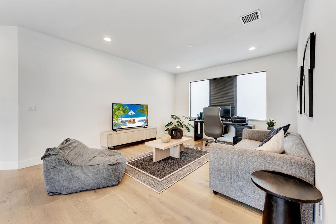 Active With Contract: $12,000 (5 beds, 7 baths, 4605 Square Feet)