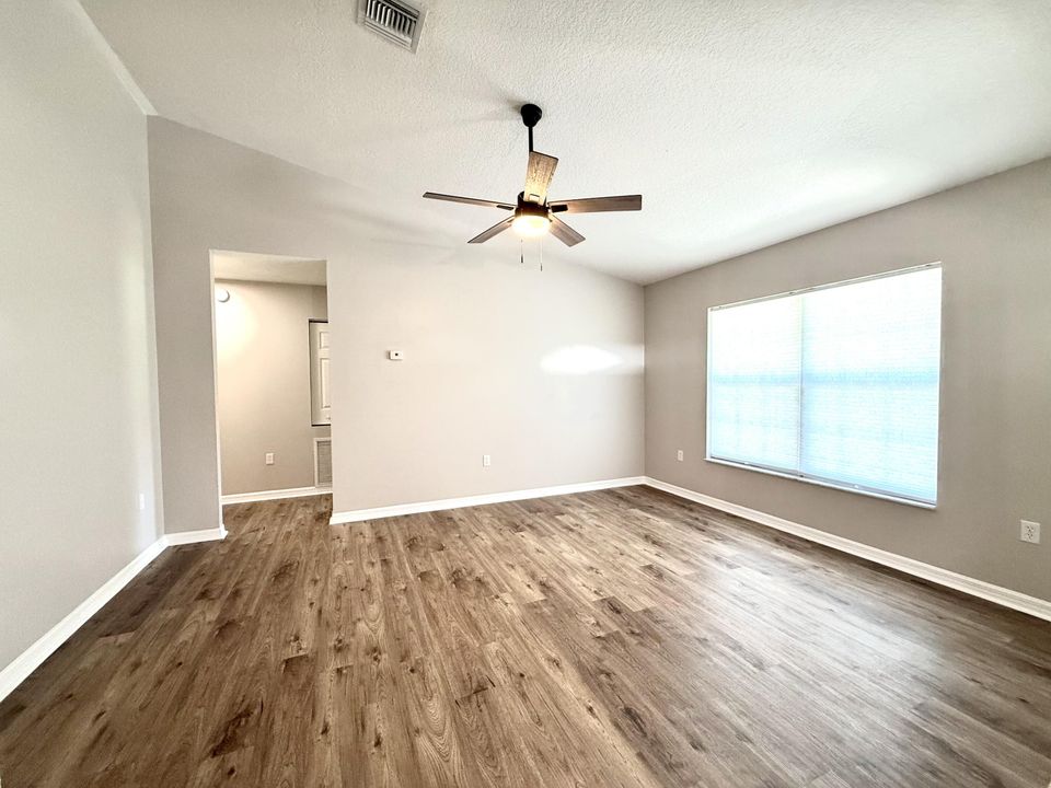 For Sale: $345,000 (3 beds, 2 baths, 1194 Square Feet)