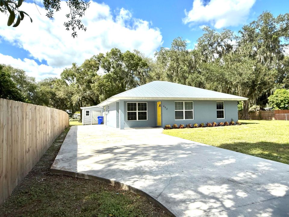 For Sale: $345,000 (3 beds, 2 baths, 1194 Square Feet)