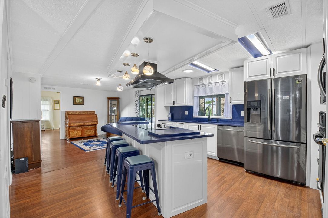 待售: $198,500 (2 贝兹, 2 浴室, 1344 平方英尺)