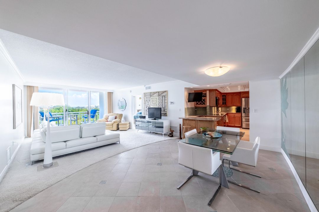 出租: $9,500 (2 贝兹, 2 浴室, 1294 平方英尺)