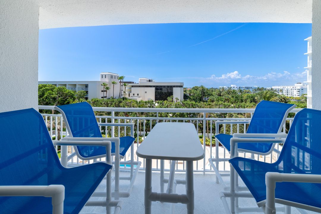 出租: $9,500 (2 贝兹, 2 浴室, 1294 平方英尺)