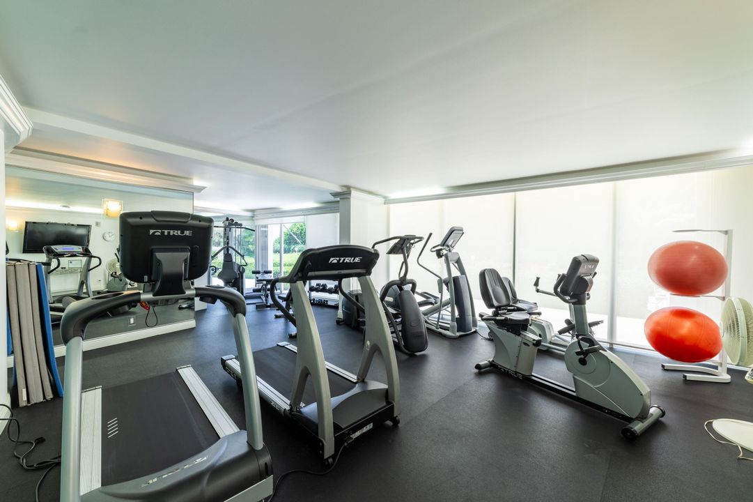 出租: $9,500 (2 贝兹, 2 浴室, 1294 平方英尺)