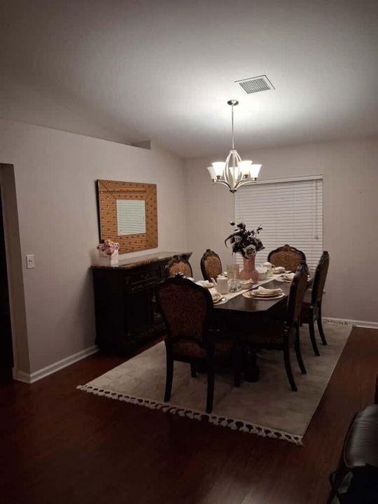 For Rent: $900 (1 beds, 1 baths, 180 Square Feet)