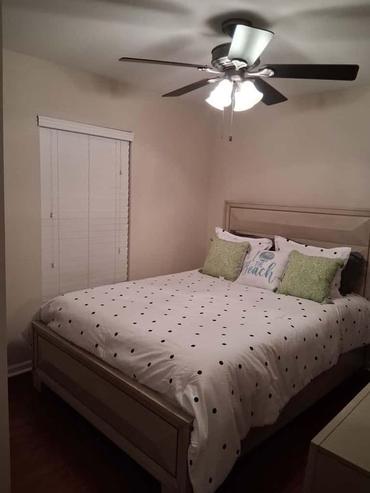 For Rent: $900 (1 beds, 1 baths, 180 Square Feet)