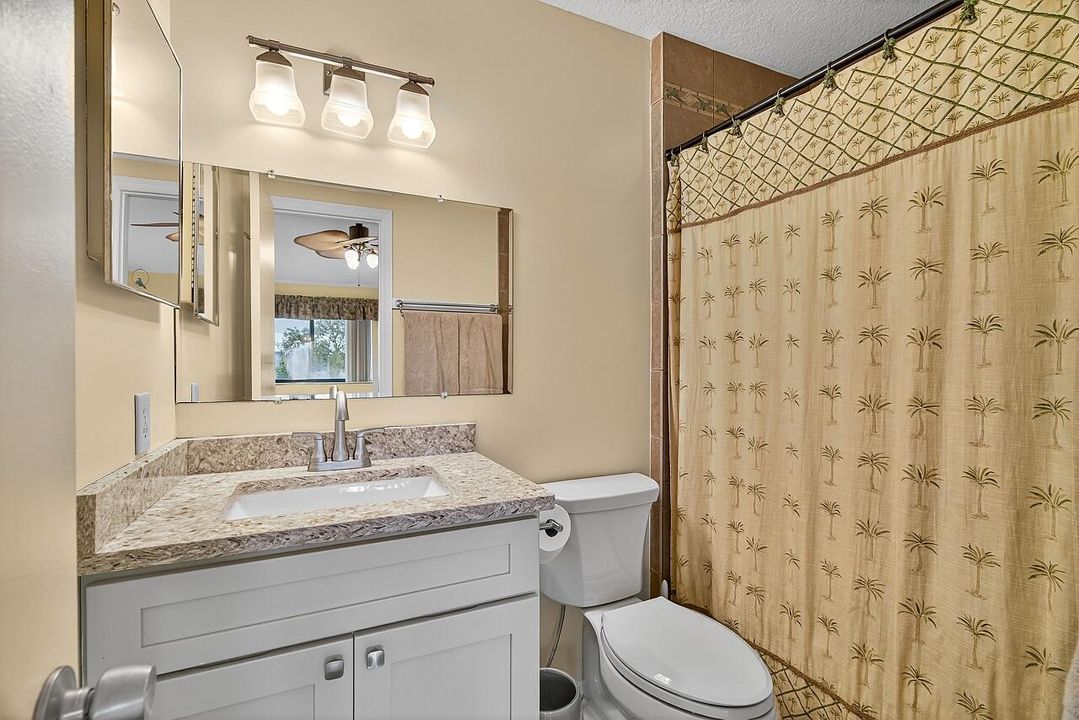 На продажу: $239,000 (2 спален, 2 ванн, 1060 Квадратных фут)