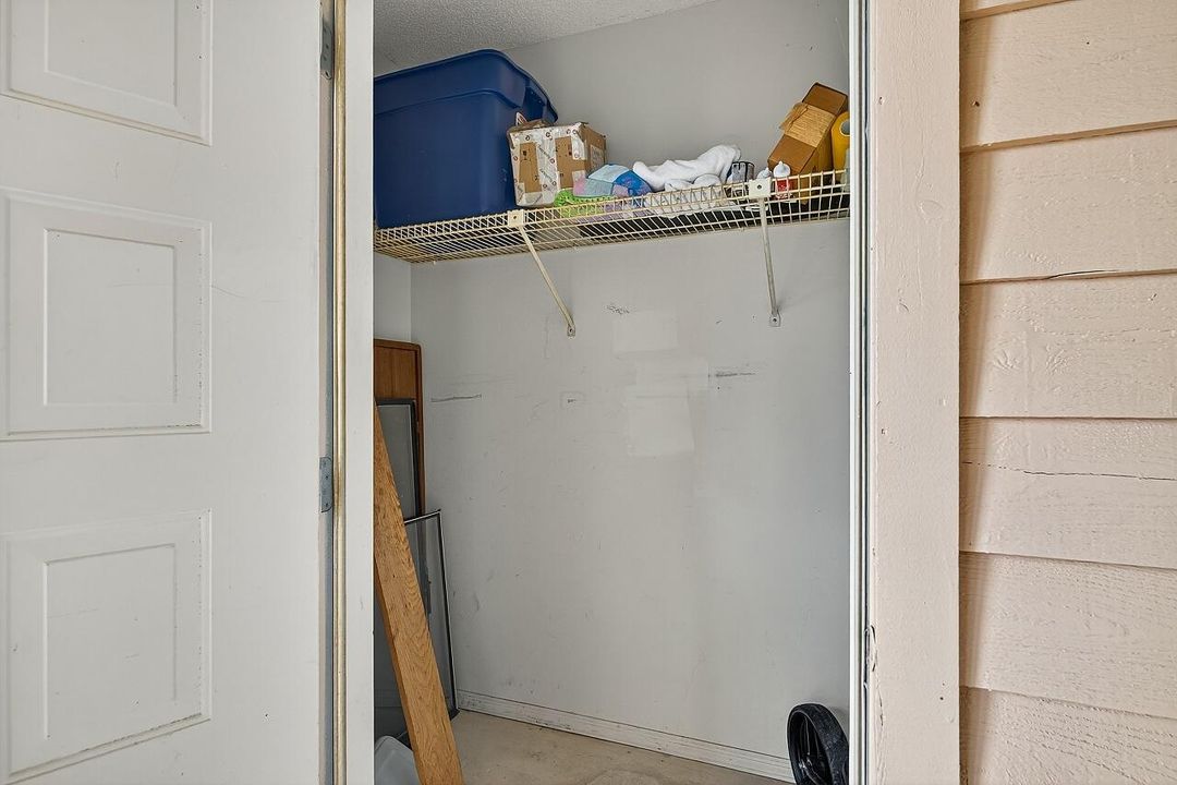 На продажу: $239,000 (2 спален, 2 ванн, 1060 Квадратных фут)