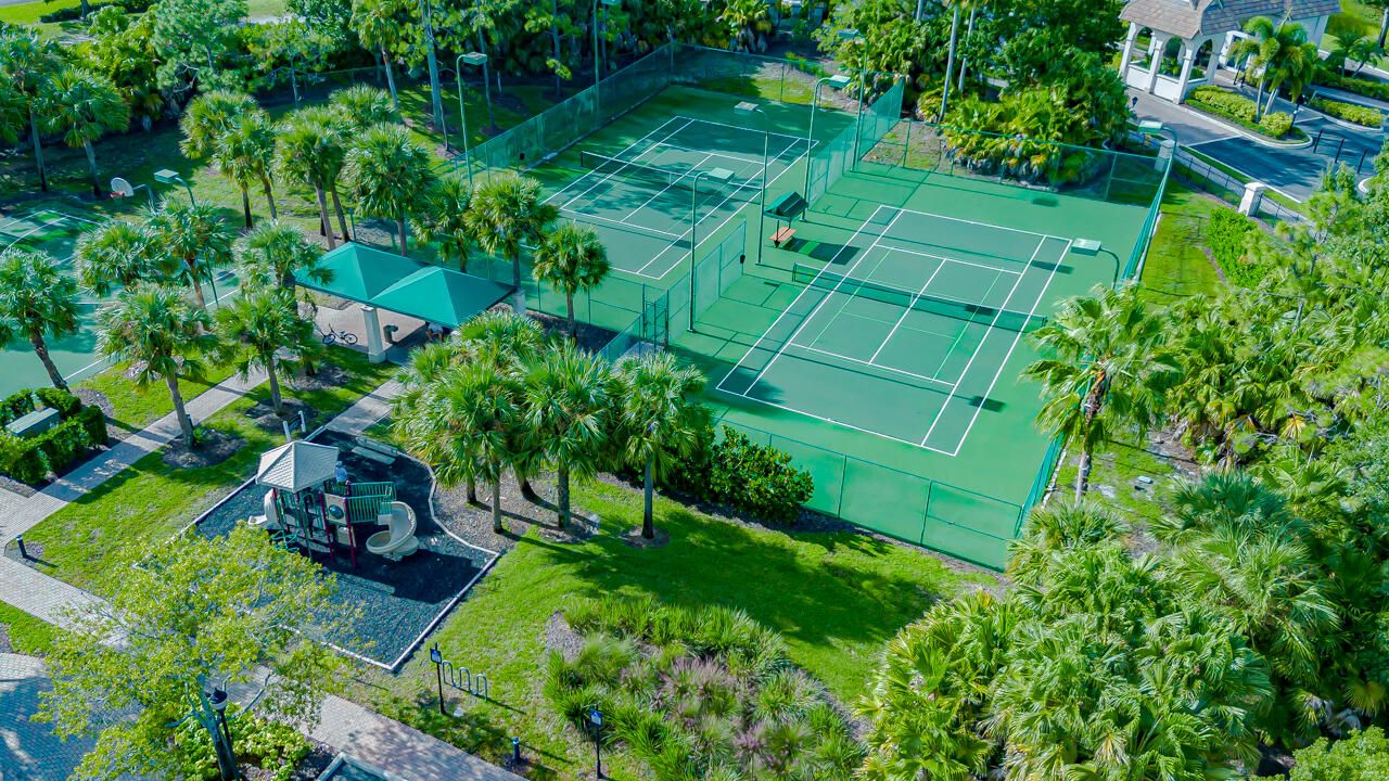 For Sale: $895,000 (5 beds, 3 baths, 3538 Square Feet)