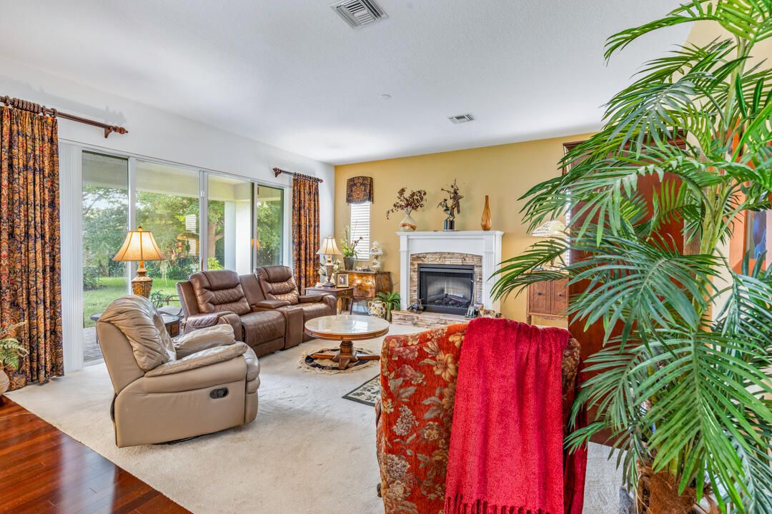 For Sale: $895,000 (5 beds, 3 baths, 3538 Square Feet)