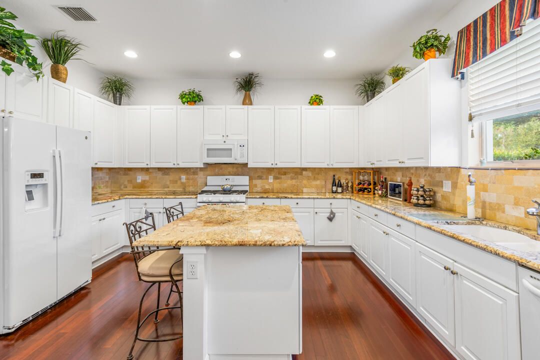 For Sale: $895,000 (5 beds, 3 baths, 3538 Square Feet)