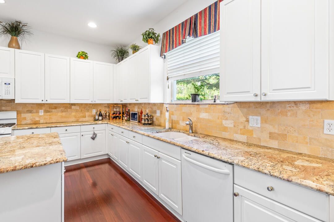 For Sale: $895,000 (5 beds, 3 baths, 3538 Square Feet)