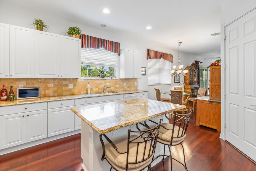 For Sale: $895,000 (5 beds, 3 baths, 3538 Square Feet)