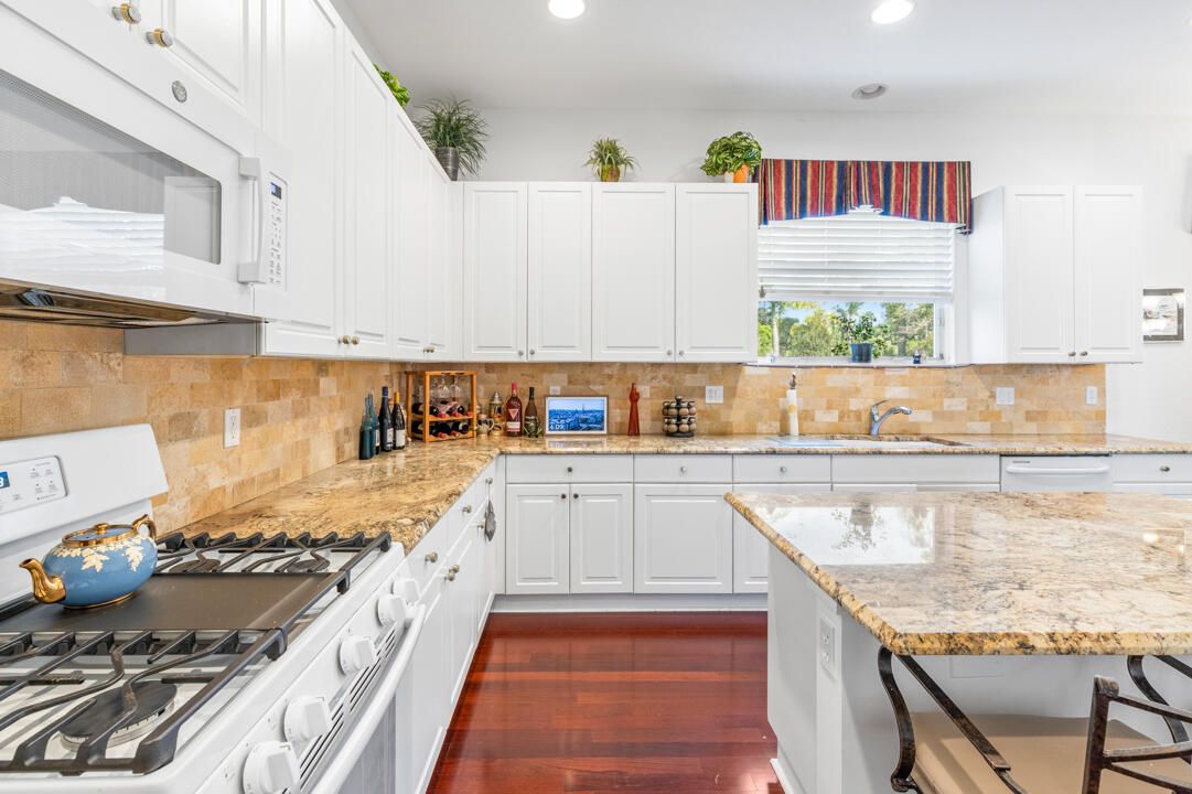 For Sale: $895,000 (5 beds, 3 baths, 3538 Square Feet)