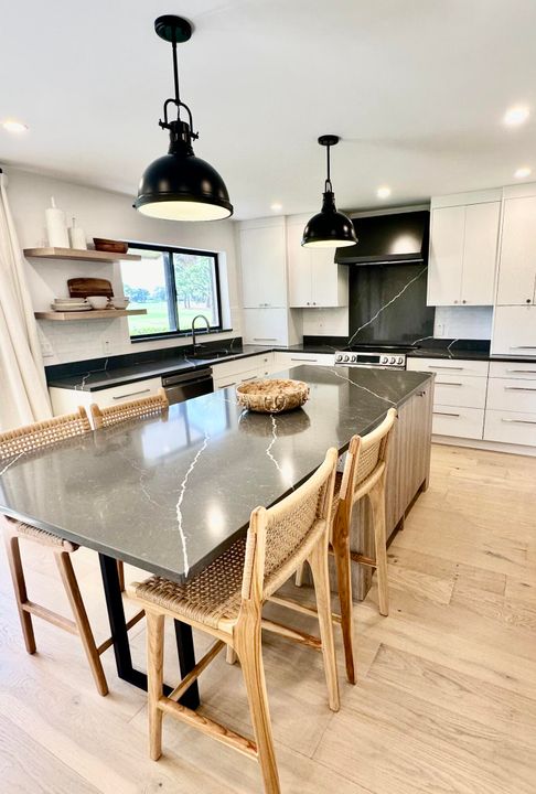 出租: $10,000 (2 贝兹, 2 浴室, 1588 平方英尺)