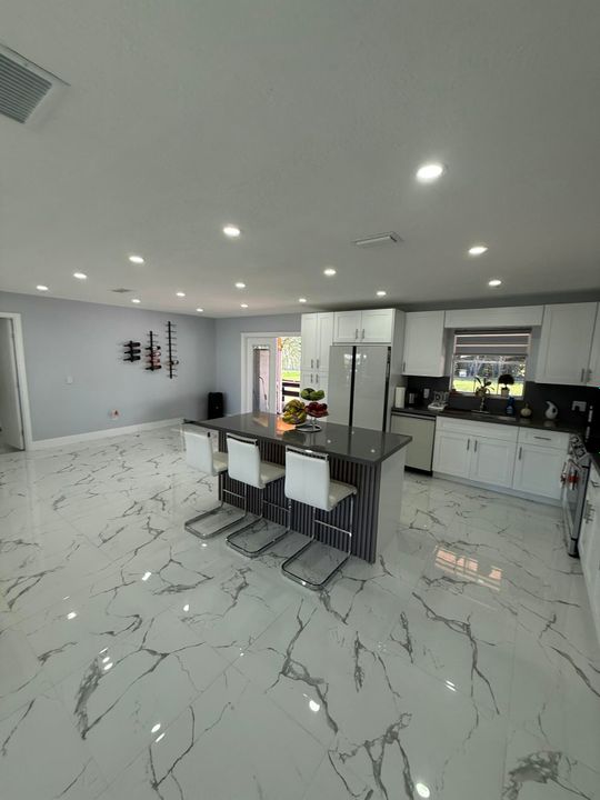 En Venta: $499,000 (4 camas, 3 baños, 1766 Pies cuadrados)