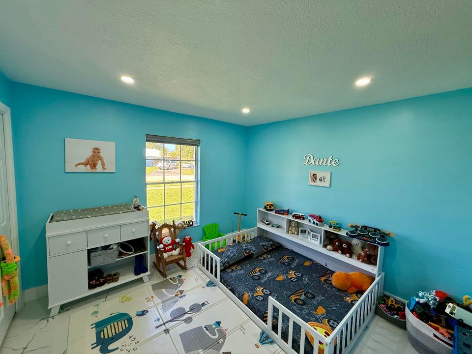 En Venta: $499,000 (4 camas, 3 baños, 1766 Pies cuadrados)