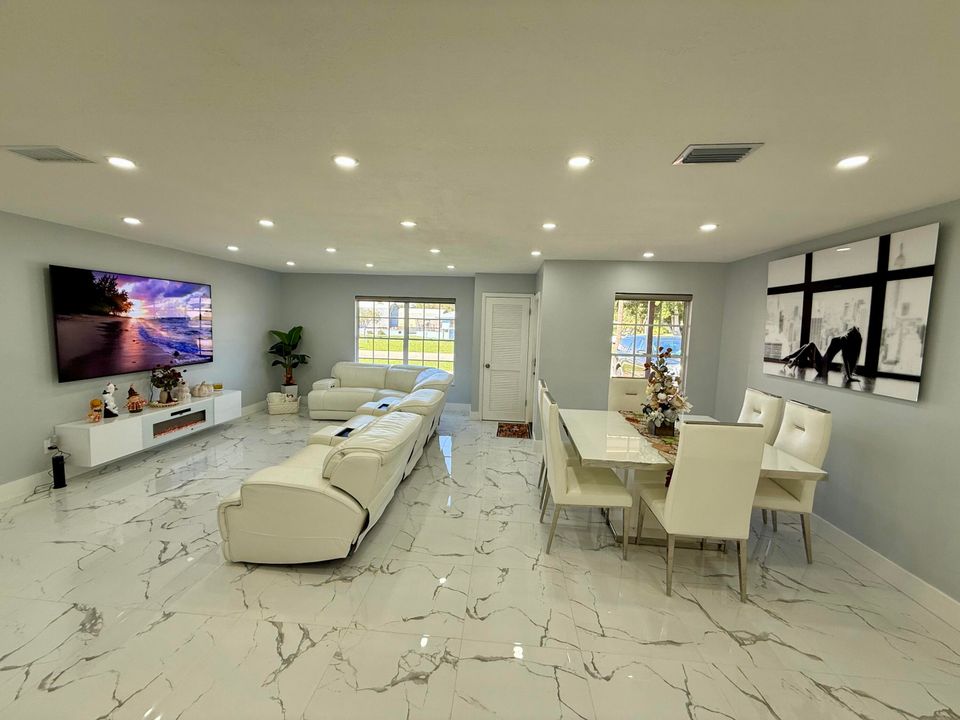 En Venta: $499,000 (4 camas, 3 baños, 1766 Pies cuadrados)