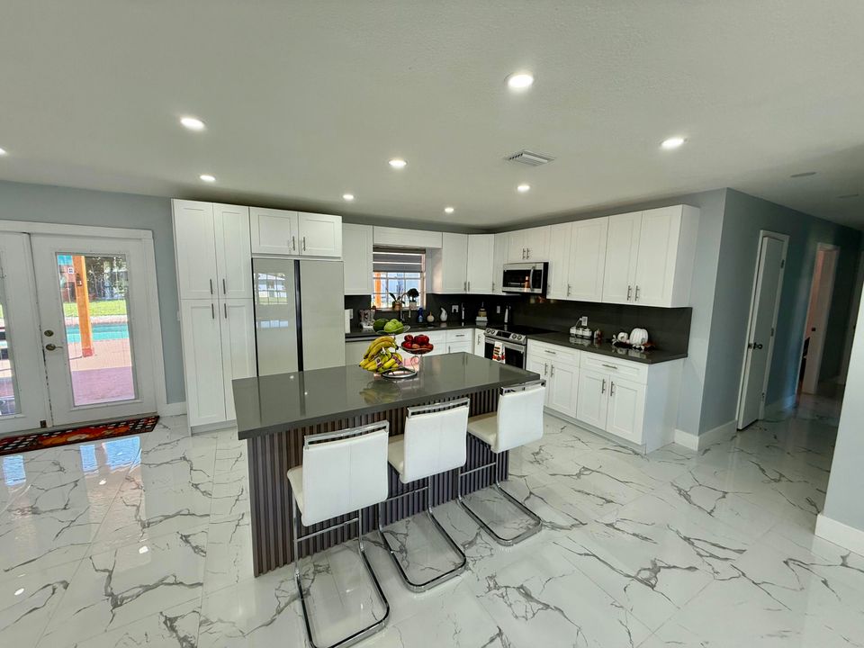 En Venta: $499,000 (4 camas, 3 baños, 1766 Pies cuadrados)