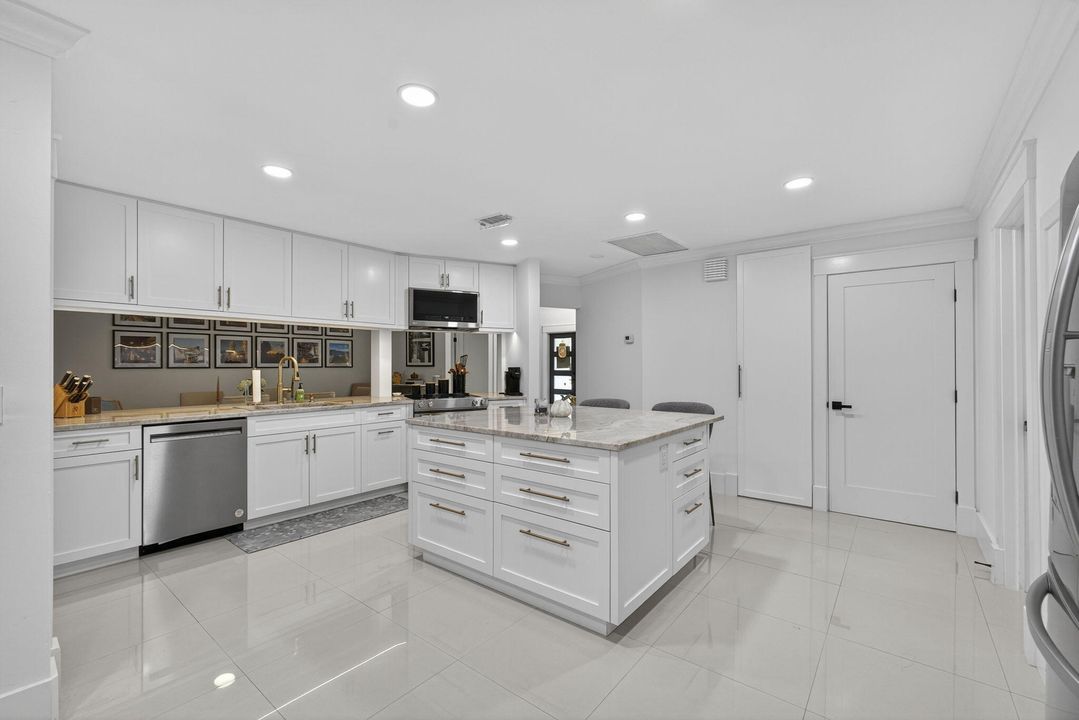 На продажу: $1,189,000 (3 спален, 2 ванн, 2334 Квадратных фут)