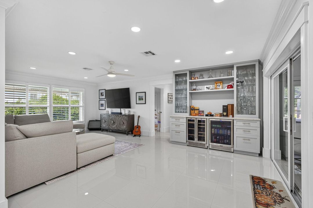 На продажу: $1,189,000 (3 спален, 2 ванн, 2334 Квадратных фут)