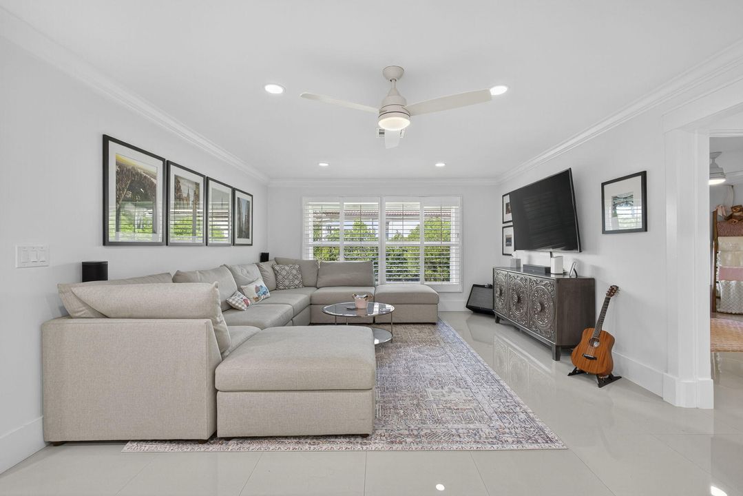 На продажу: $1,189,000 (3 спален, 2 ванн, 2334 Квадратных фут)