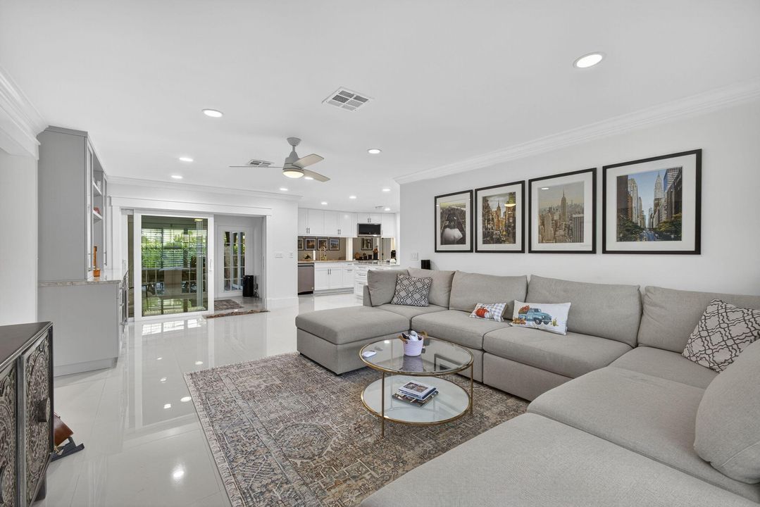 На продажу: $1,189,000 (3 спален, 2 ванн, 2334 Квадратных фут)